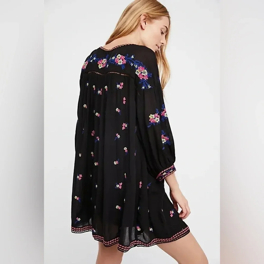 Free People Flowy Babydoll Black Floral Embroidered Peasant Mini Dress EUC Sz S